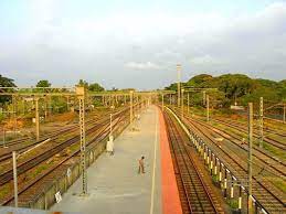 longest railway platform in india